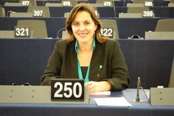 La europarlamentaria Ana Miranda, sentada ayer en su escaño en el Parlamento de Estrasburgo.