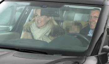Christian Wulff y su esposa Bettina, en el interior de su vehículo de regreso a su domicilio. (Foto: STRINGER)