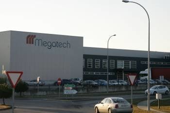 Planta de la empresa Megatech Industries en el polígono de Pereiro de Aguiar. (Foto: MARCOS ATRIO)