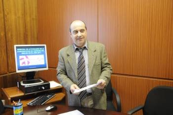 El forense del Imelga en Ourense, Julio Jiménez, en la presentación de la memoria referente a 2011. (Foto: MARTIÑO PINAL)