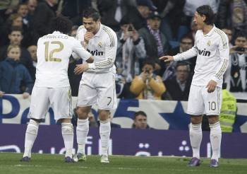 Cristiano Ronaldo celebra un gol con Marcelo. (Foto: VÍCTOR LERENA)