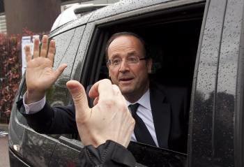El candidato socialista a la presidencia de Francia, François Hollande, ayer en Borges. (Foto: IAN LANGSDON)