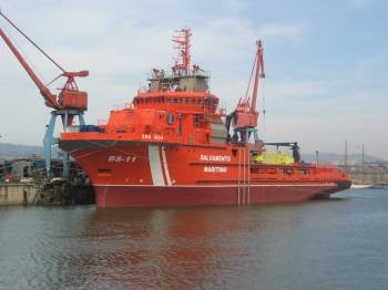 Embarcación de Salvamento Marítimo, cuya intervención puede llegar a costar dos mil euros por hora. (Foto: ARCHIVO)