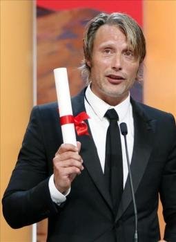 Mads Mikkelsen recibió galardón al mejor actor en el reciente festival de Cannes. Foto: EFE