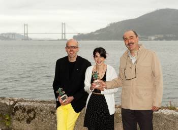 Marcos Calveiro, María Lorenzo Miguéns y Manuel Lorenzo con sus premios. (Foto: VICENTE)