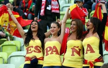 Hinchas españolas en el partido de la Eurocopa 2012 contra Irlanda