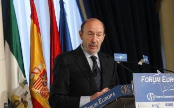 El secretario general del PSOE, Alfredo Pérez Rubalcaba, ha instado a los líderes de la Unión Europea un mensaje claro a los especuladores 