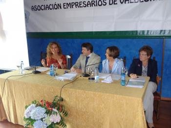 En la presidencia de la mesa: Marisu Miranda, Javier Rodríguez, Pilar Delgado y Consuelo Vega. (Foto: J.C.)