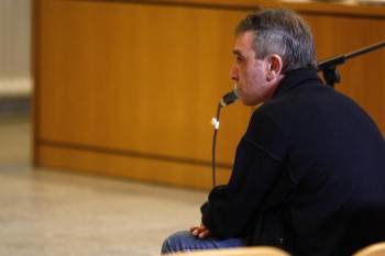 José Luis D., en el banquillo de los acusados, en la primera sesión del juicio. (Foto: QUINTANA)