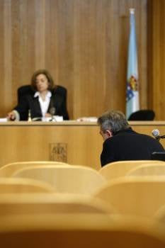 El parricida confeso, en el banquillo de los acusados. (Foto: QUINTANA)
