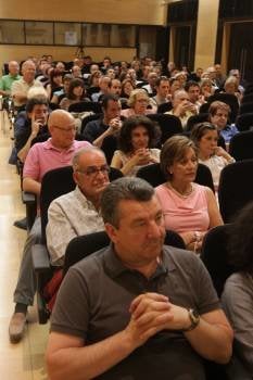 Público asistente ó Foro La Región. O salón estaba cheo. (Foto: FOTOS: XESÚS FARIÑAS)