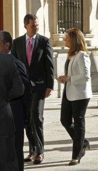 El príncipe Felipe conversa con la ministra de Empleo y Seguridad Social de España, Fátima Báñez, a su llegada a la VIII Conferencia Iberoamericana de Empleo y Seguridad Social