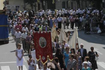 La procesión de Santiago Apóstol en A Ponte reunió a numerosos ourensanos, en la jornada de ayer. (Foto: FOTOS: MIGUEL ÁNGEL)
