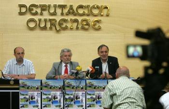Clemente Pérez, Rosendo Fernández y Xosé Lois Foxo, en la presentación del Certame Celtibérico. (Foto: MARCOS ATRIO)