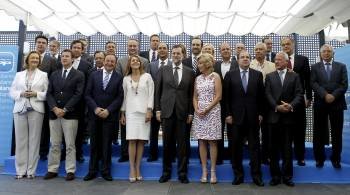 El presidente Mariano Rajoy con los barones autonómicos del PP. (Foto: J. J. GUILLÉN)