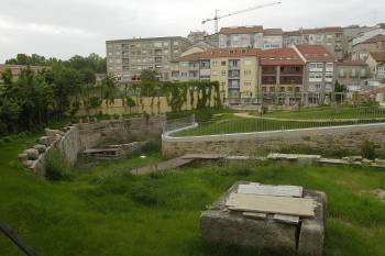 Vista general del entorno de As Burgas con parte del terreno donde se acomentarán los trabajos de recuperación arqueológica. (Foto: MIGUEL ÁNGEL)