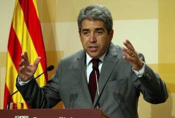 El portavoz del gobierno catalán Francesc Homs, durante su comparecencia.  (Foto: TONI GARRIGA)