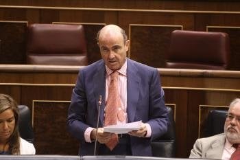  Ministro de Economía, Luis de Guindos, en el Congreso. 