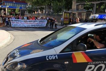 Protesta sindical ante la Subdelegación del Gobierno de Ourense. (Foto: JOSÉ PAZ)