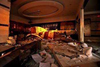 Unos grandes almacenes saqueados por los manifestantes durante una protesta en China. (Foto: STR)