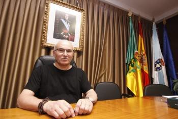 Cipriano Caamaño, en el salón de plenos del Concello de Boborás. (Foto: MARTIÑO PINAL)