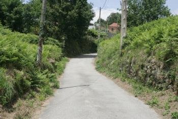 El camino de acceso al área recreativa de Porto Quintela.
