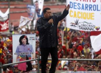 El presidente venezolano, Hugo Chávez, habla en el cierre de su campaña por la reelección