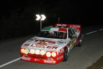 El imponente Lancia 037 de 'Pedro', recorriendo las especiales nocturnas del Costa Brava.