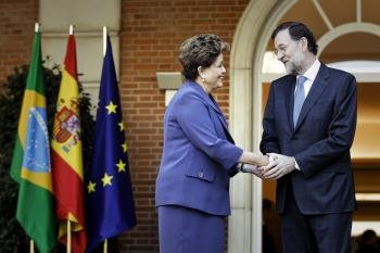 El jefe del Gobierno español, Mariano Rajoy, recibe a la presidenta de Brasil, Dilma Rousseff