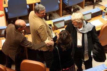 Jorquera y Aymerich saludan a Yolanda Díaz y a Beiras en el pleno de constitución de la Cámara.