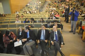 Asistentes a la sesión inaugural del congreso de turismo, en el Auditorio, entre ellos el alcalde carballiñés y el presidente de la Diputación. (Foto: MARTIÑO PINAL)