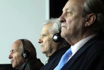 Mangouras, Argyropoulos y López Sors, durante el juicio. (Foto: CABALAR)