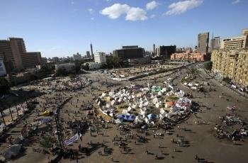 Manifestantes se van concentrando en la plaza Tahrir en contra del presidente egipcio Mohamed Morsi en El Cairo