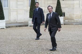 El presidente francés François Hollande llegando al Palacio del Eliseo. (Foto: TIENNE LAURENT.)