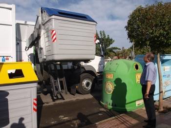 Un camión de recogida de residuos, una de las tasas que cambiará en ayuntamientos como el de Ferrol.