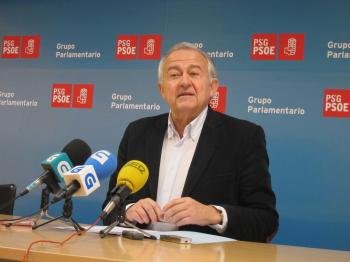 El diputado del PSdeG José Luis Méndez Romeu comparece en rueda de prensa
