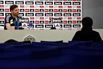 El centrocampista del Real Madrid, Xabi Alonso, durante la rueda de prensa