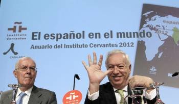 Víctor García de la Concha y García-Margallo, ayer en la presentación del Anuario del Cervantes. (Foto: KIKO HUESCA)