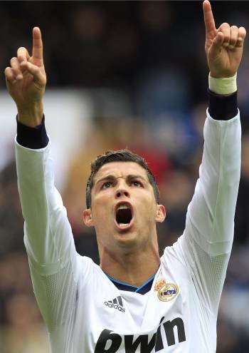Cristiano Ronaldo celebra uno de los tres goles. (Foto: CHEMA MOYA)