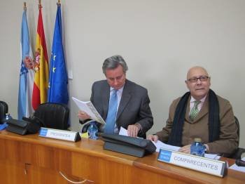 Luciano Fariña, a la derecha, durante su comparecencia en comisión parlamentaria. (Foto: E.P.)