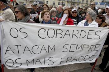 Imagen de una de las manifestaciones que tuvieron lugar ayer en la ciudad de Lisboa. (Foto: MARIO CRUZ)