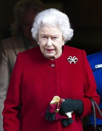 La reina Isabel II de Inglaterra abandona el hospital King Edward VII