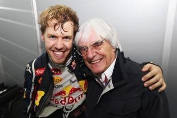 El piloto alemán Sebastian Vettel, junto a Bernie Ecclestone, patrón de la F1.