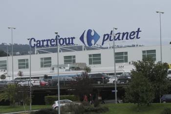 Las compras fraudulentas y el robo de los electrodomésticos ocurrieron en el Carrefour. (Foto: MARTIÑO PINAL)