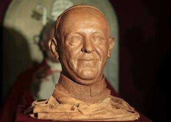  El Museo de Cera ha presentado hoy el busto de arcilla del Papa Francisco, como paso previo a la realización de la escultura completa en cera. 