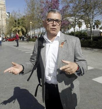 El periodista Juan Ramón Lucas a su llegada esta mañana al Juzgado de Instrucción número 9 de Valencia donde hoy es juzgado por conducir sin puntos en el carné.