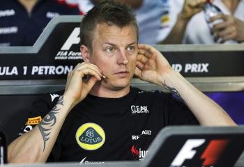Kimi Raikkonen durante la rueda de prensa posterior a la primera sesión de entrenamientos libres del GP de Malasia (Foto: EFE)