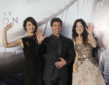 Tom Cruise, Olga Kurylenko y Andrea Riseborough.