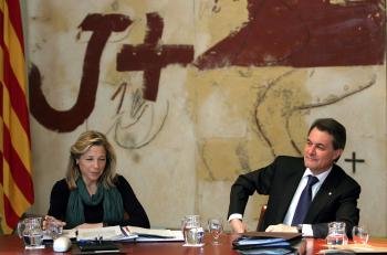 El presidente de la Generalitat, Artur Mas, y la vicepresidenta, Joana Ortega, durante la reunión semanal del gobierno catalán.