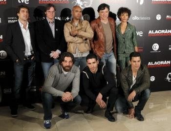 El actor Javier Bardem posa durante la presentación hoy en Madrid de 'Alacrán enamorado', película basada en la novela escrita por su hermano Carlos.